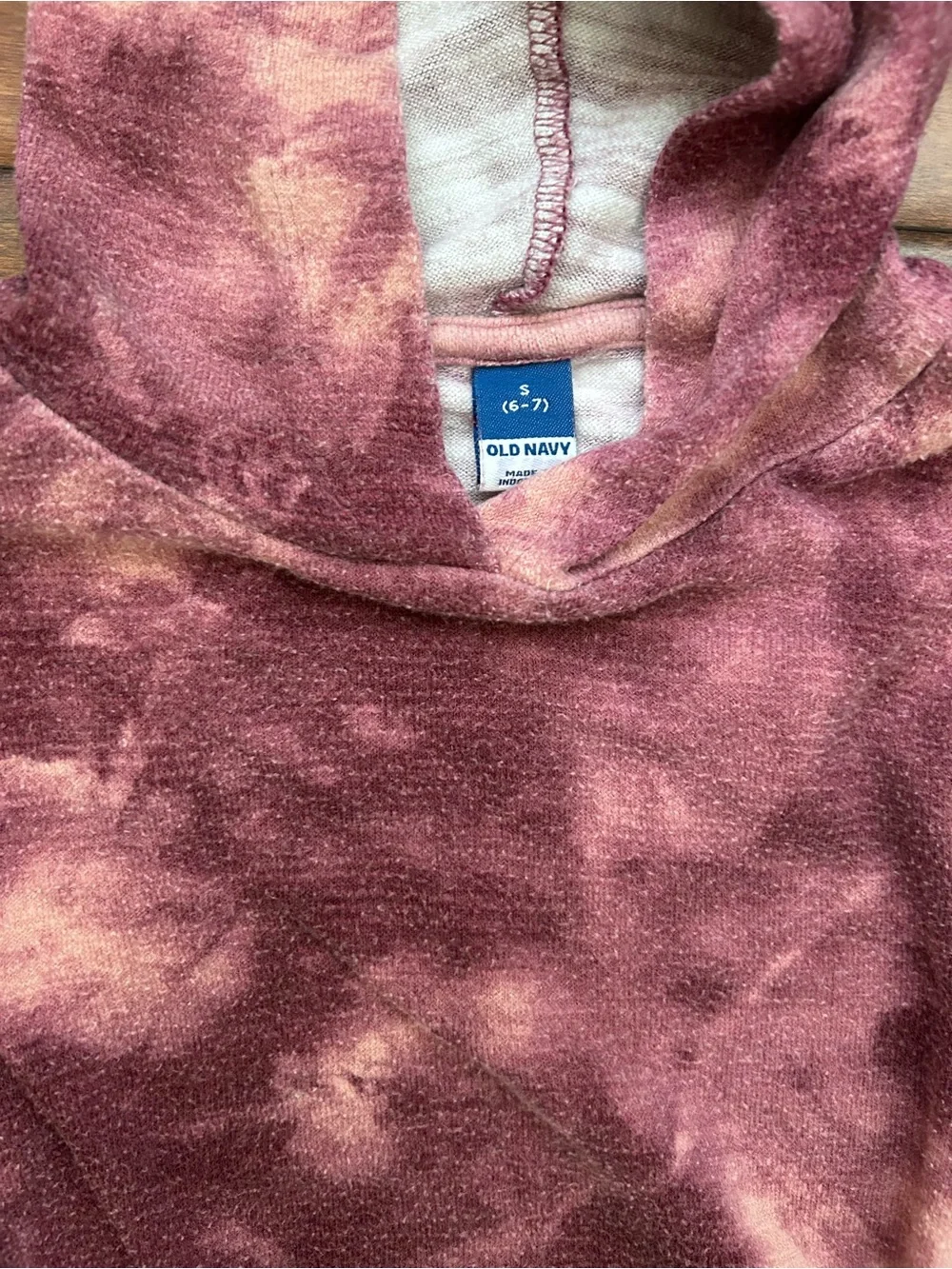 Old Navy Small (6-7) burgundy tie dye slightly cropped longsleeve hooded top